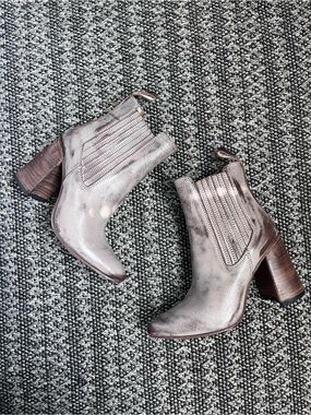 Freebird by Steven Janelle Distressed Gray Leather Ankle Boots Western Size 8